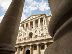 بنك إنجلترا يستعد لأكبر زيادة في أسعار الفائدة منذ 27 عاماً
