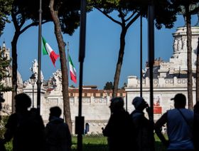 برامج تحفيز كورونا الأوروبية تدعم هيكلة إيطاليا للديون بتكلفة أقل