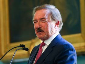 عراب تأجير الطائرات يحذر \"بوينغ\" و\"إيرباص\" من إغراق السوق