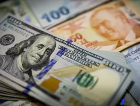 الليرة التركية تواصل الهبوط البطيء وتسجل مستوى قياسياً جديداً