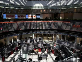 رسوم ترمب تدفع الأسهم العالمية لتفوق تاريخي على وول ستريت