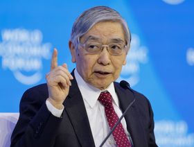 كورودا: بنك اليابان لن يحيد عن سياسته النقدية المتساهلة