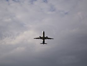 طائرة ركاب في رحلة جوية  - المصدر: بلومبرغ