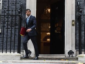 رئيس الوزراء البريطاني يتعهد بخفض الديون والتضخم للنصف