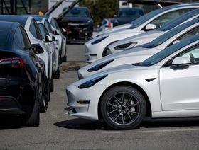 لماذا تغير \"تسلا\" أسعارها باستمرار؟