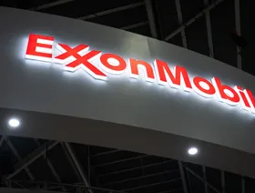 صندوق الثروة النرويجي يخفض استثماراته في شركات النفط الكبرى