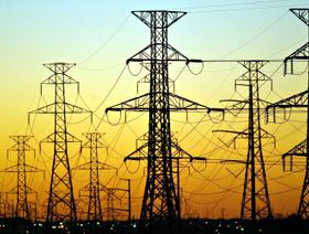 مشروع الربط الكهربائي بين السعودية ومصر يتلقى تمويلاً بـ566 مليون دولار