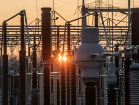 تحالف إماراتي ياباني يدبر تمويلاً لمحطتي كهرباء في السعودية بـ4 مليارات دولار