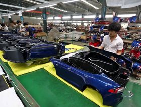مصنع لقطع غيار السيارات في الصين - المصدر: بلومبرغ