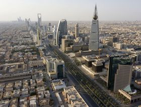 الصندوق السيادي السعودي يوقع اتفاقاً لاقتراض 15 مليار دولار