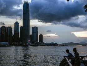مركز التمويل الدولي ومباني أخرى قبالة ميناء فيكتوريا في هونغ كونغ في الصين - المصدر: بلومبرغ