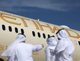 بلومبرغ: أبوظبي تتطلع لجمع مليار دولار من طرح الاتحاد للطيران