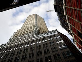 \"جيه بي مورغان\" يعزز توقعات صافي دخل الفائدة بفضل الودائع