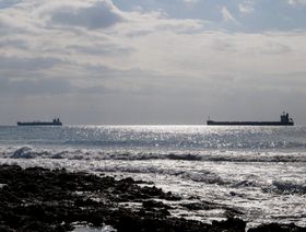 \"أسطول الظل\" المتقادم لنقل النفط الروسي يهدد بكارثة بيئية