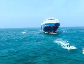 الحوثيون يلمحون لوقف هجمات السفن في البحر الأحمر بعد هدنة غزة