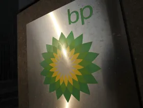 شعار شركة الطاقة البريطانية "بي بي" (BP) - بلومبرغ