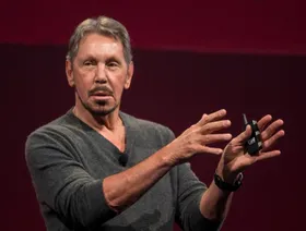 المؤسس المشارك ورئيس مجلس إدارة شركة "أوراكل" لاري إليسون - بلومبرغ