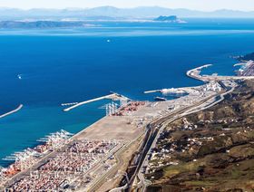 صورة جوية للمركب المينائي طنجة المتوسط، بمضيق جبل طارق شمال المملكة - المصدر: موقع السلطة المينائية طنجة المتوسط