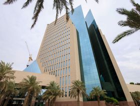 المبنى التجاري الذي يضم مكاتب سوق الأسهم السعودية "تداول" في العاصمة السعودية الرياض - المصدر: بلومبرغ