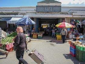 متسوقون في سوق بتونس - المصدر: بلومبرغ