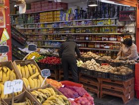 ارتفاع قياسي للتضخم في متاجر بريطانيا بضغط انخفاض الجنيه الإسترليني