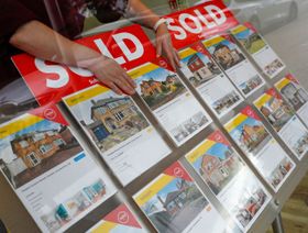 أسعار المنازل في المملكة المتحدة قد تهبط 8% في 2023
