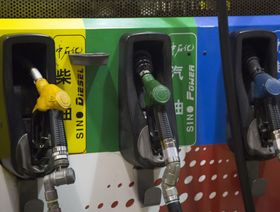 مضخات غاز بمحطة وقود تابعة لشركة "سينبوك" في هونغ كونغ - المصدر: بلومبرغ