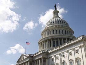 الكونغرس الأمريكي يقر مشروع قانون يمنع إغلاق الحكومة مؤقتاً