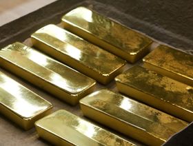 الذهب يؤدي دوره التقليدي المنوط به كملاذ آمن في أوقات الحروب والأزمات - المصدر: بلومبرغ