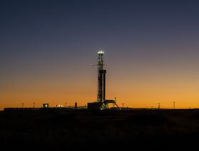 منصة للتنقيب عن النفط بالقرب من ميدلاند، تكساس، الولايات المتحدة - المصدر: بلومبرغ