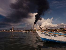 التسربات النفطية في فنزويلا ترسم صورة قاتمة لنهاية عصر النفط