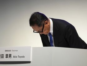 أكيو تويودا، رئيس شركة "تويوتا موتور"، خلال مؤتمر صحفي في طوكيو، اليابان - المصدر: بلومبرغ