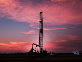 مكاسب شركات النفط المُفاجئة تضع مُعضلة جديدة أمام القطاع
