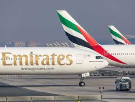 \"طيران الإمارات\" تدرس دعم الشحن الجوي بطائرات جديدة ومحولة