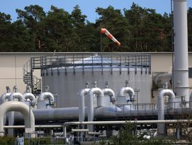 صهريج تخزين في محطة ضاغط استقبال الغاز لخط أنابيب الغاز الطبيعي "نورد ستريم 1" في لوبمين، ألمانيا. - المصدر: بلومبرغ