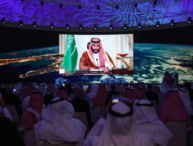 محمد بن سلمان يلقي كلمة عبر الفيديو خلال حفل افتتاح ملتقى المبادرة السعودية الخضراء بالرياض عام 2021 - المصدر: غيتي إيمجز