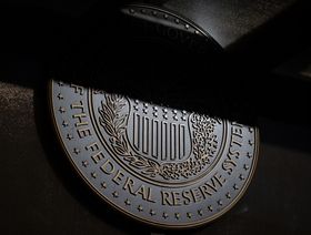 ختم مجلس محافظي الاحتياطي الفيدرالي الأميركي على مبنى الاحتياطي الفيدرالي في واشنطن العاصمة، الولايات المتحدة - المصدر: بلومبرغ