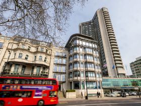 المبنى الذي يحتوي على مكاتب شركة "بامبلونا كابيتال أدفيزورز" في 25 بارك لين بمنطقة مايفير، لندن، المملكة المتحدة - المصدر: بلومبرغ