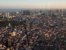 المباني السكنية والتجارية في أفق المدينة كما هي ظاهرة من "سطح المراقبة الياقوت" في اسطنبول، تركيا - المصدر: بلومبرغ