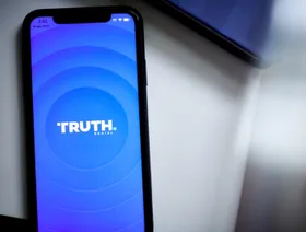 تطبيق "تروث سوشيال" على هاتف ذكي في نيويورك بالولايات المتحدة، يوم الجمعة 22 مارس 2024 - بلومبرغ