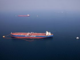 ناقلات نفط سعودية عملاقة ترسو قبالة العين السخنة المصرية