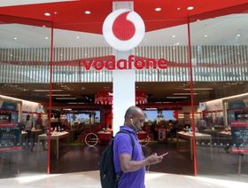 \"الإمارات للاتصالات\" ترفع حصتها في مجموعة فودافون إلى 12%