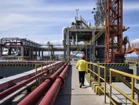 وفرة الوقود تخفف عطش الصين للغاز المسال هذا الشتاء