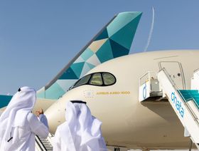 \"الاتحاد للطيران\" الإماراتية على طريق تحقيق أرباح سنوية قبل الموعد المقرر