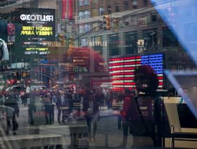 شاشات عرض معلومات سوق الأوراق المالية في نيويورك. - المصدر: بلومبرغ