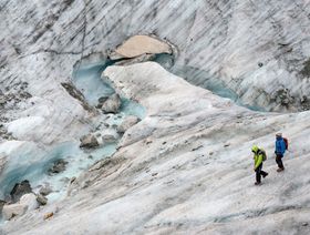 زُر أكبر كتلة جليدية في فرنسا قبل أن تختفي