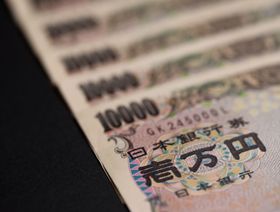 الين الياباني ينخفض لأدنى مستوى في 5 سنوات أمام الدولار