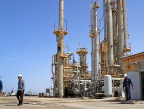 تفاقم الخلاف في ليبيا يوقف صادرات النفط من رأس لانوف