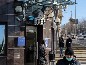 ثاني أكبر بنك في روسيا يقدم فائدة 8% على الودائع باليوان