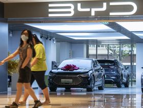 وارن بافيت يبيع أسهماً إضافية في عملاق السيارات الكهربائية الصيني \"بي واي دي\"